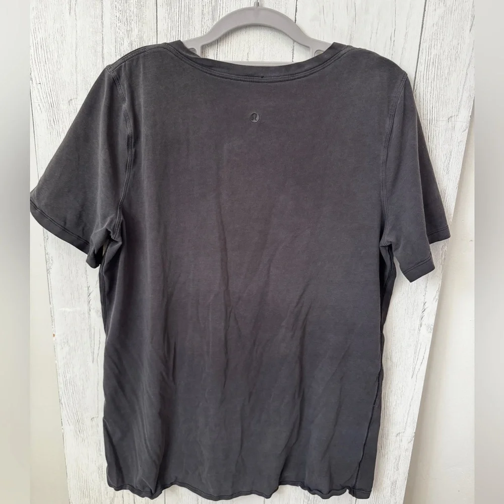 lululemon athletica black love V-Neck Tee - Picture 3 of 4